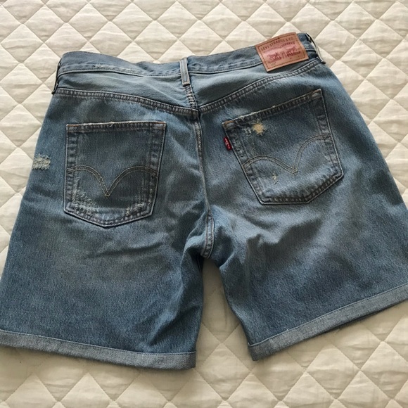 Levi’s 501 Distressed Shorts - Picture 2 of 2